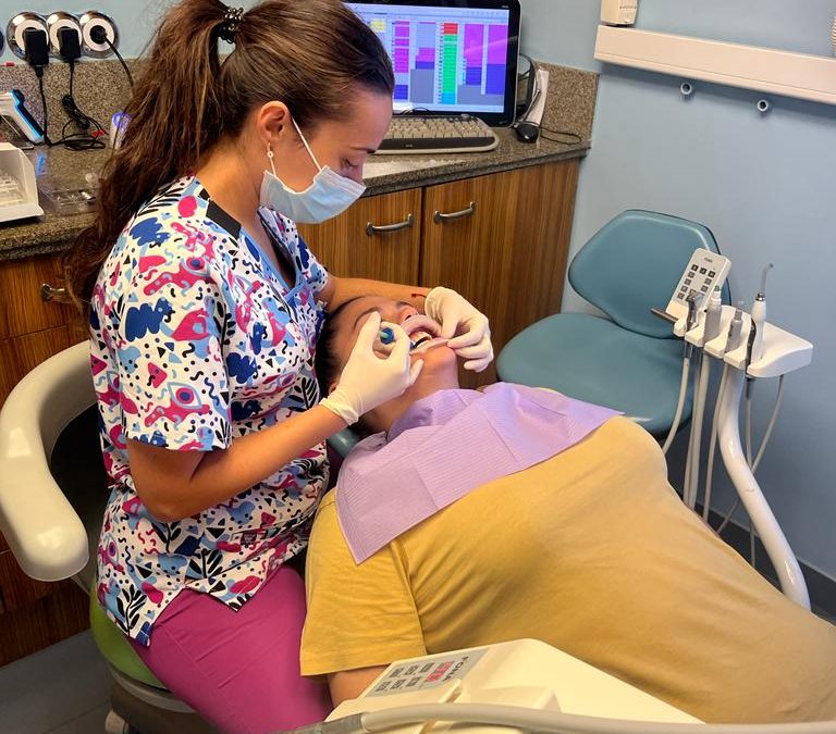 Un siglo de sonrisas. Historia y anécdotas de la Odontología