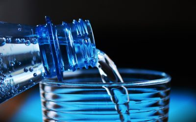 ¿Por qué es importante beber agua de forma frecuente para nuestra salud bucal?